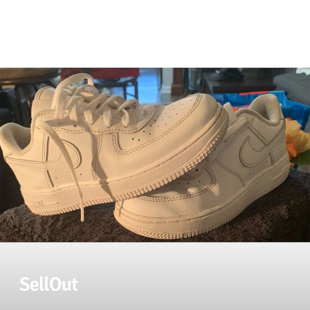 Nike Air Force 1 '07 Low Triple White Sneakers Size 13.5